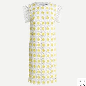 Short-sleeve dress in floral crochet
Item AK240